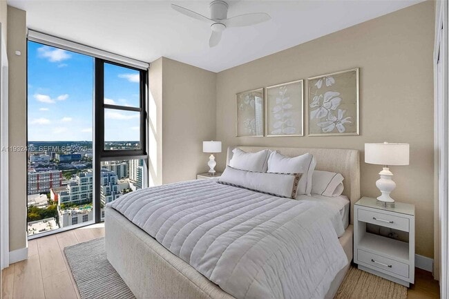 Building Photo - 700 NE 24th St