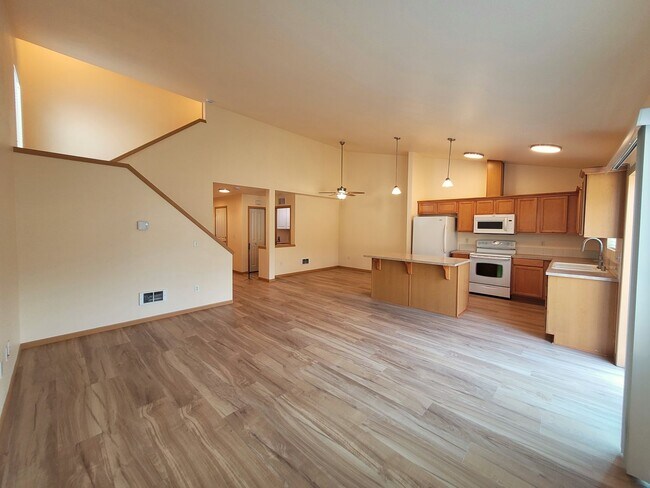 Building Photo - 410 Holland Ave