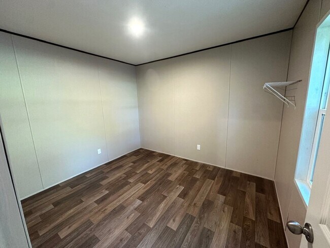 Building Photo - Brand new Efficiency 1 BR mobile home with large bonus room