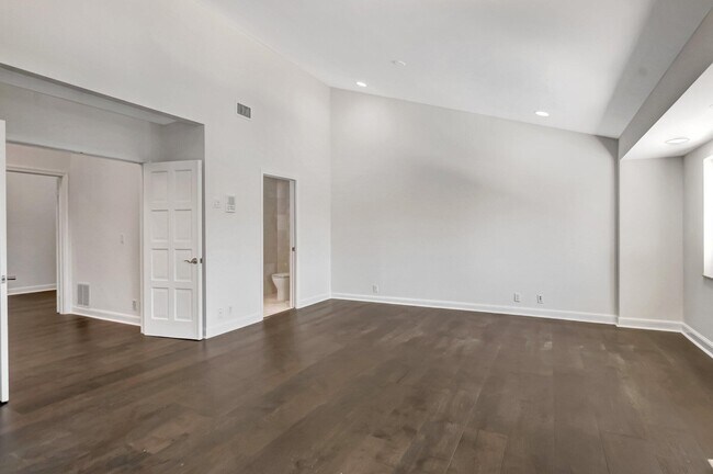 Building Photo - 540 SW 15th St