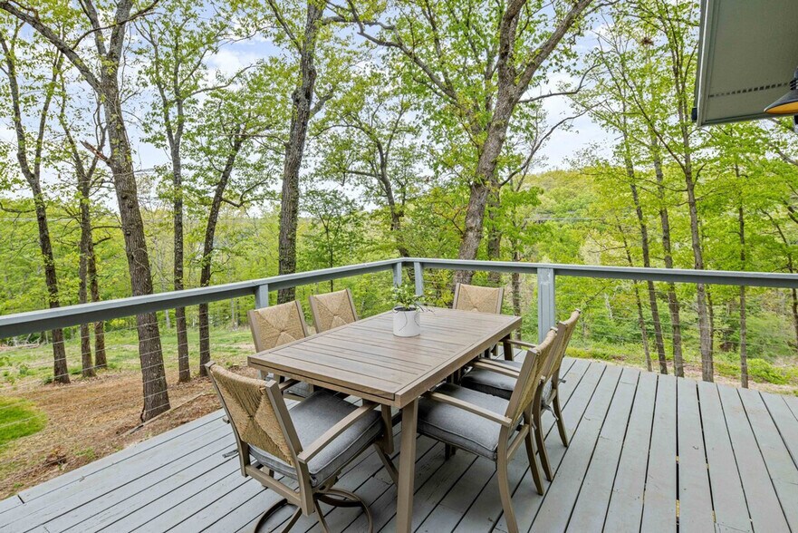 Building Photo - 16 Brompton Ln