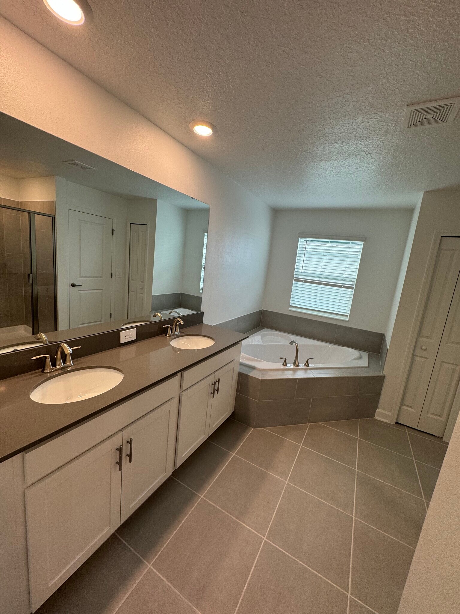 Building Photo - 11867 Boldface Dr