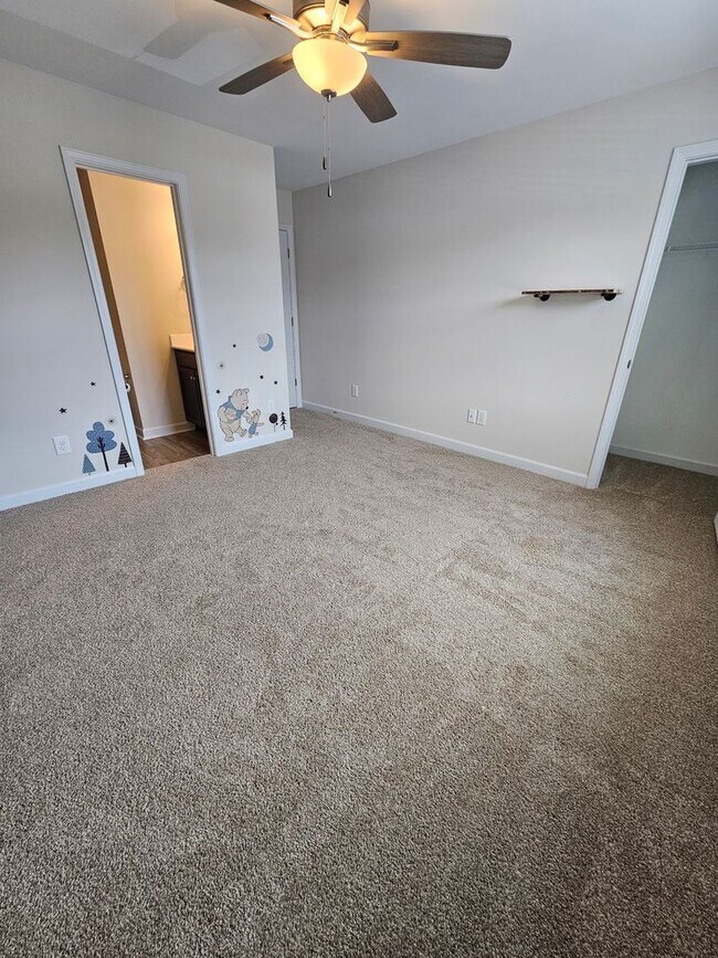Building Photo - 3 Year Old Townhome in Marshall Farm!