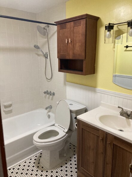 Building Photo - 305 Stafford Ave