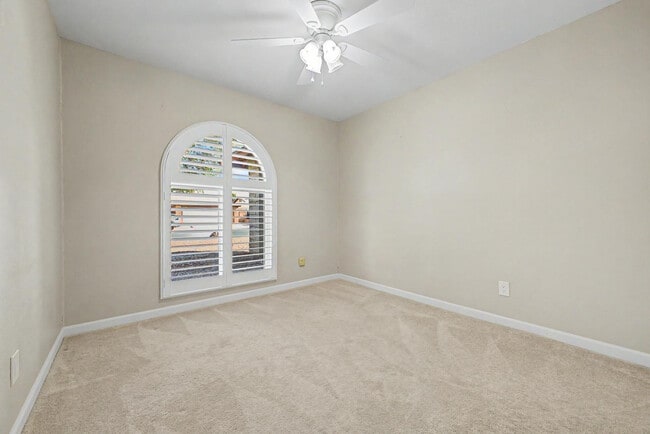 Building Photo - 1056 W Pecos Ave
