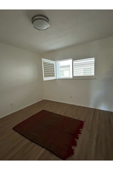 Building Photo - 1540 Glen Oaks Dr E