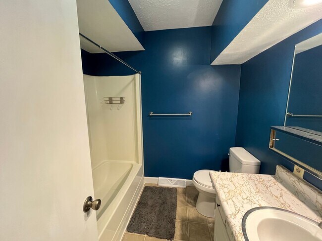 Building Photo - 3-bedroom, 1.5 bathroom unfurnished home in Saint Joseph