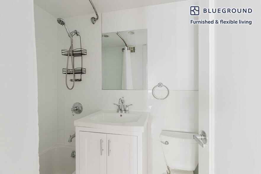 Building Photo - 50 W 97th St