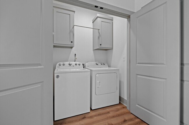 Building Photo - Duncan St Duplex