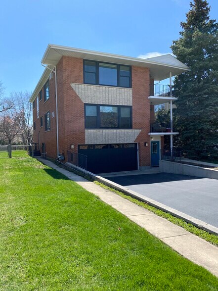 Primary Photo - 21 Burlington Ave