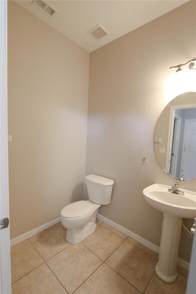 Building Photo - 622 Breezeway Ct