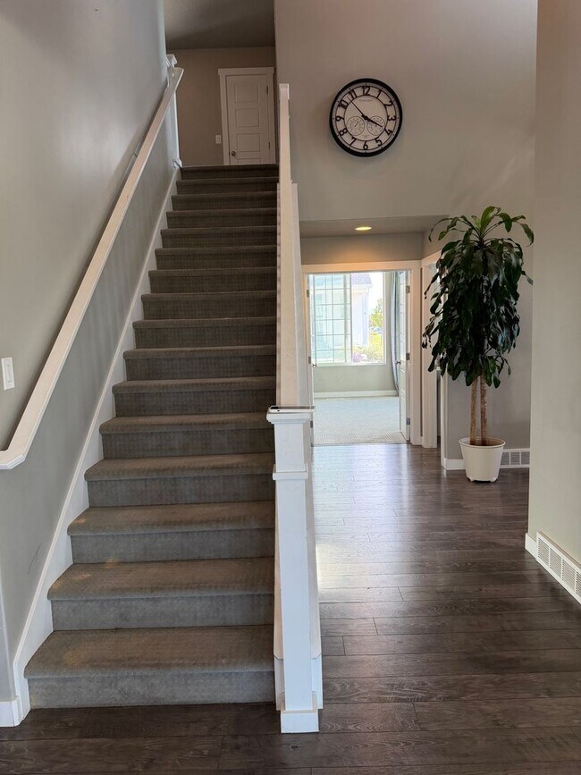 Building Photo - Beautiful 5-Bedroom Home in Lehi - Plenty of Storage!