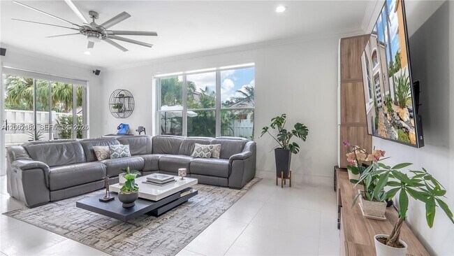 Building Photo - 321 SW 194th Ave