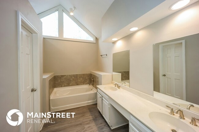 Building Photo - 300 Brandon Mill Cir