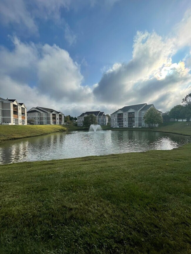 Building Photo - 2 Bed + Office Condo | Pool, Garage & Flexible Move-In