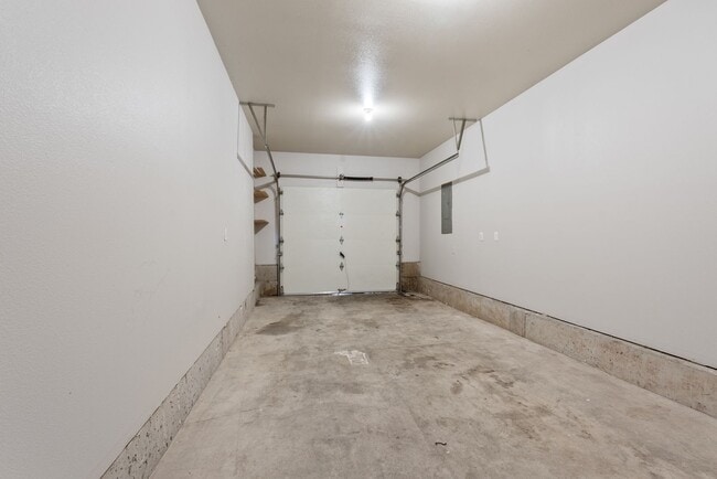 Building Photo - Beautiful Renovated 4b/2.5 bath home - SE Portland