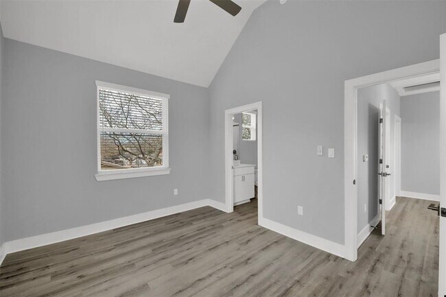 Building Photo - 1104 Begonia Terrace