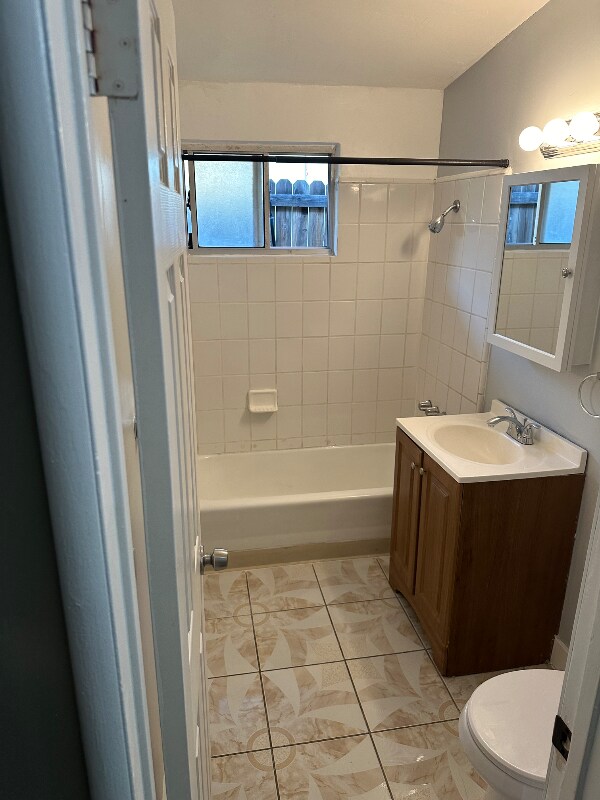 Building Photo - 260 E 46th St