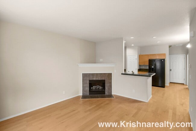 Building Photo - Lovely Home In A Excellent Location! 2 Bedrm 2.5 Bath in Arbor Reserve **PET FRIENDLY! & INTERNET...