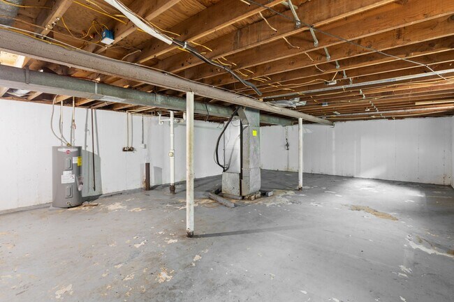 Building Photo - Charming 3-Bedroom Home with Fenced Yard a...