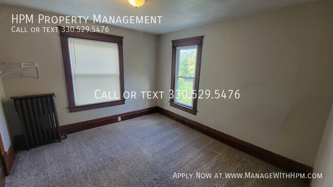 Building Photo - 551 Allyn St