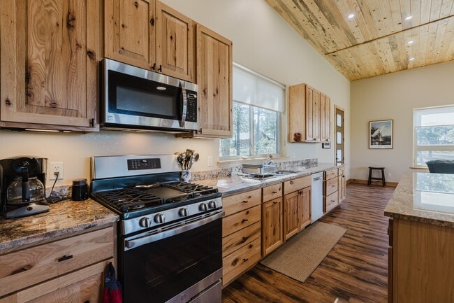 Building Photo - 642 Twincreek Cir