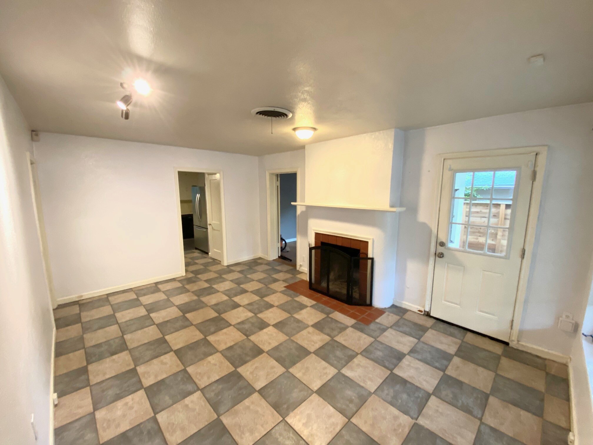 Building Photo - 1211 Bentwood Rd