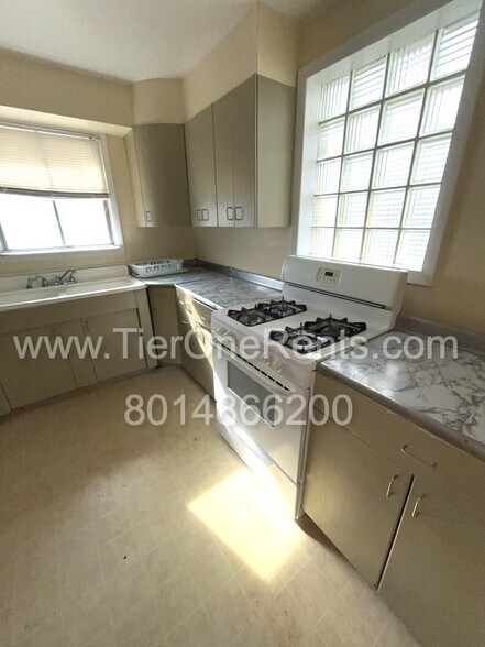 Building Photo - NO DEPOSIT option available for qualified renters!