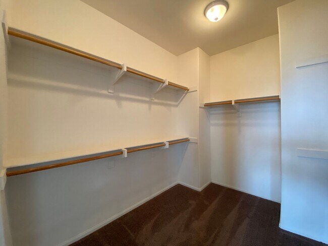 Building Photo - Beautiful 5 Bedroom/3 Bath Oceanside Home in Dixie Village