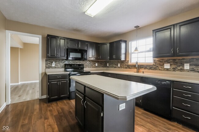 Building Photo - 6672 Colleens Way