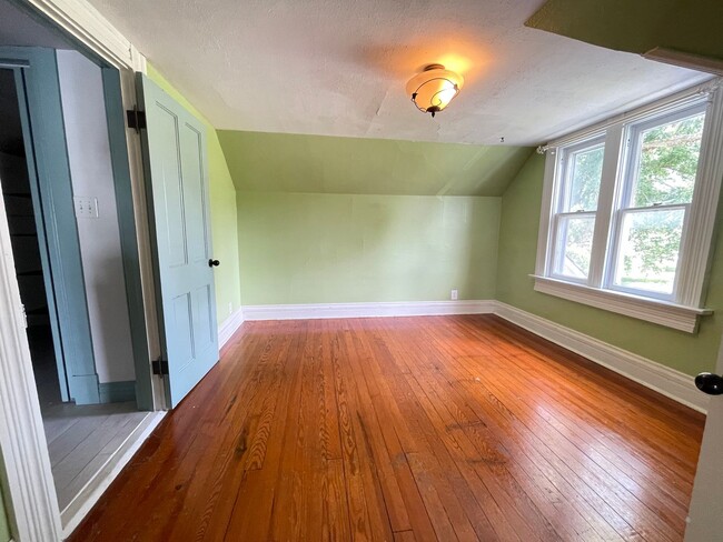 Building Photo - 4/2 bedroom house in republic