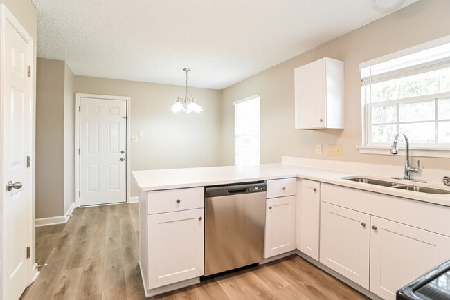 Building Photo - 4728 Aldersbrook Dr