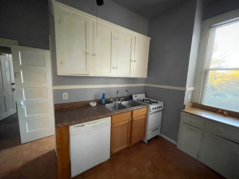 Building Photo - 1006 State St