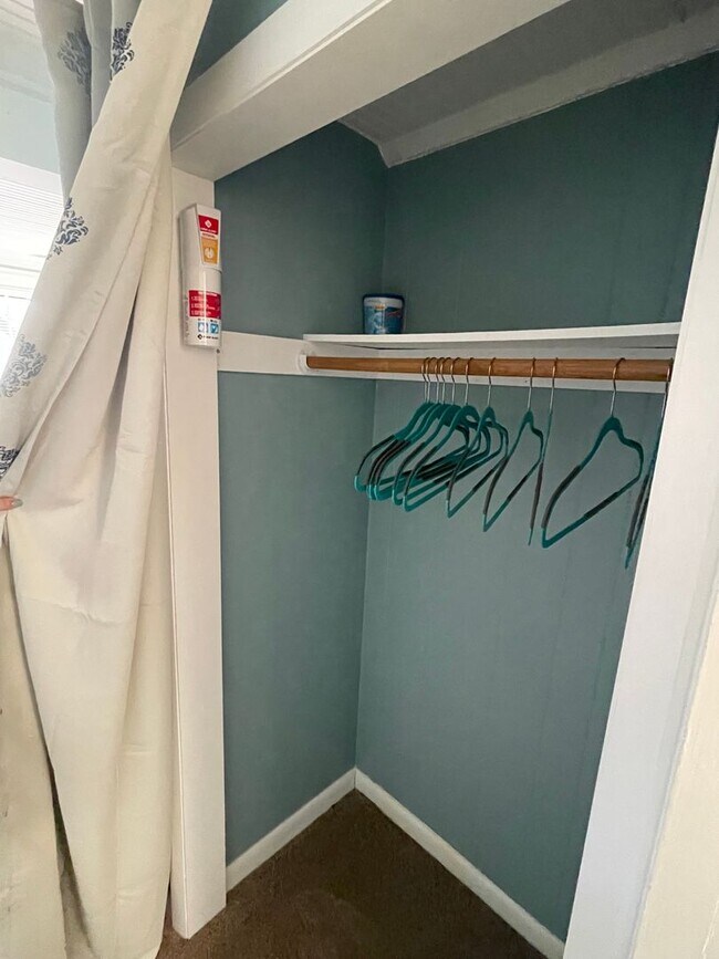 Building Photo - Great Montford location, Partially Furnished Studio Apartment, Utilities Included!