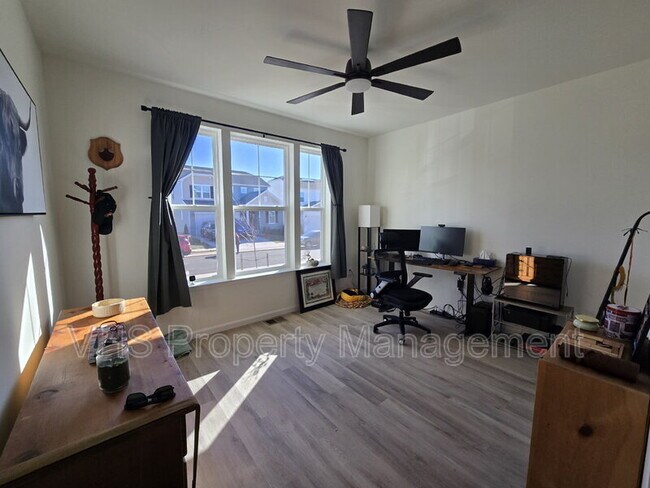 Building Photo - 609 Clover Ln