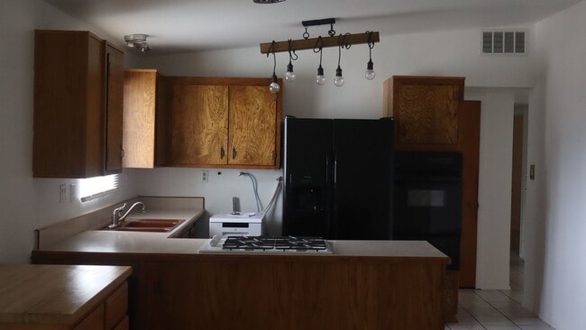 Building Photo - 90 NE Freihage Dr