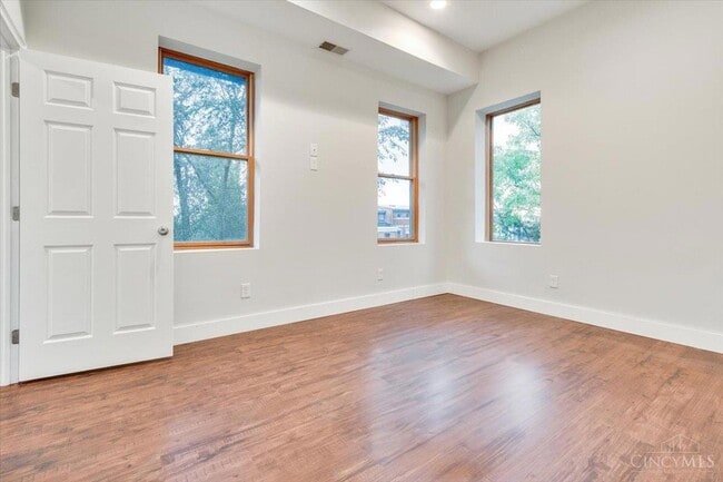 Building Photo - 320 Seitz St