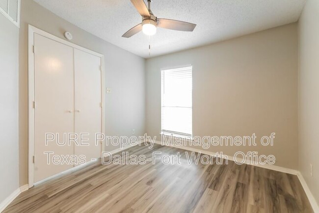 Building Photo - 18333 Roehampton Dr