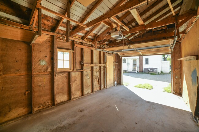 Building Photo - 309 1/2 S Erie Street