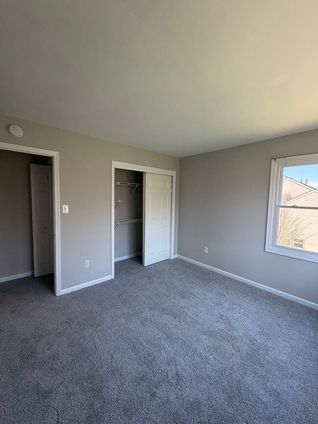 Building Photo - 3BR - WOODED VIEWS • FINISHED BASEMENT • BONUS LOFT • TE SCHOOL DISTRICT