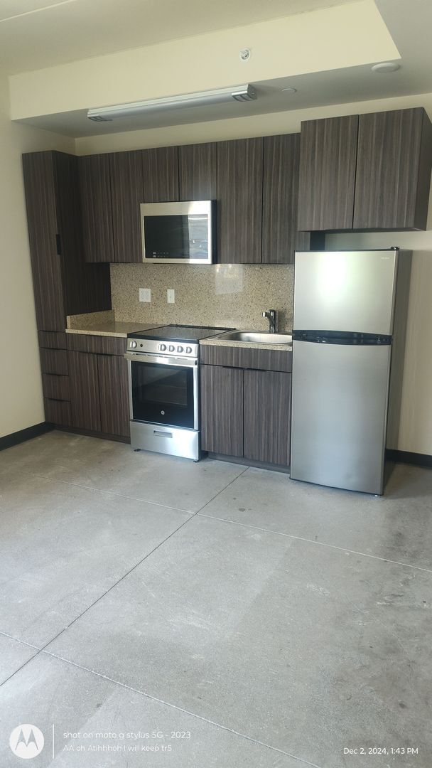 Building Photo - Convenient Cozy Studio Utilities Included