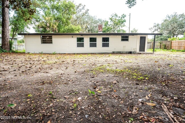 Building Photo - 313 Suzanne Dr