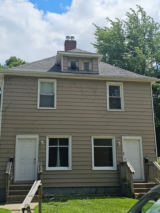 Building Photo - 208-210 13th Ave.