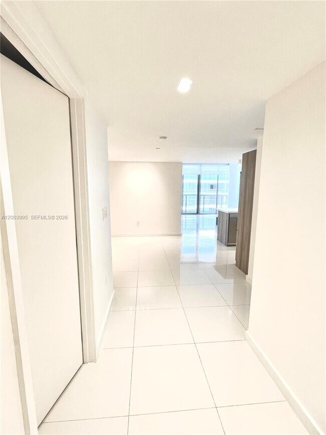 Building Photo - 9940 W Bay Harbor Dr