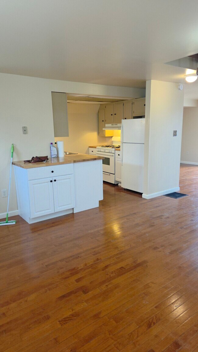 Building Photo - 510 Mercer Rd