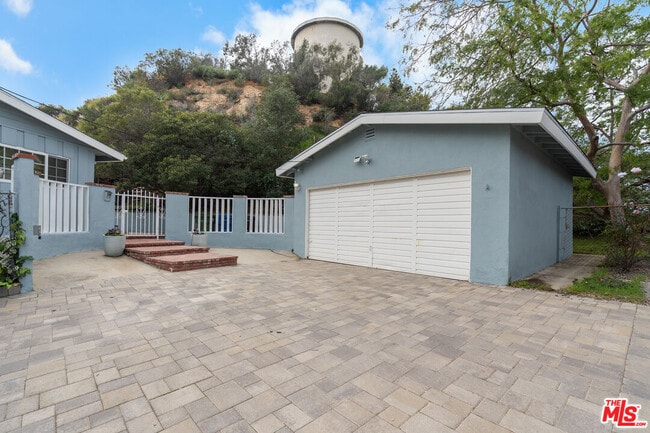 Building Photo - 9631 Crystal View Dr