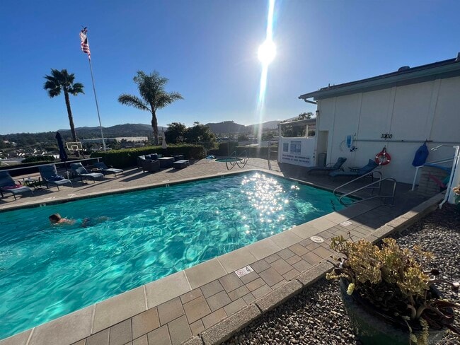 Building Photo - 955 Howard Ave