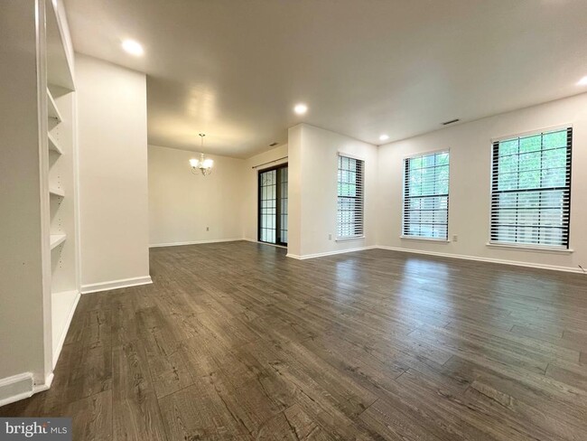 Building Photo - 204 Weatherstone Dr