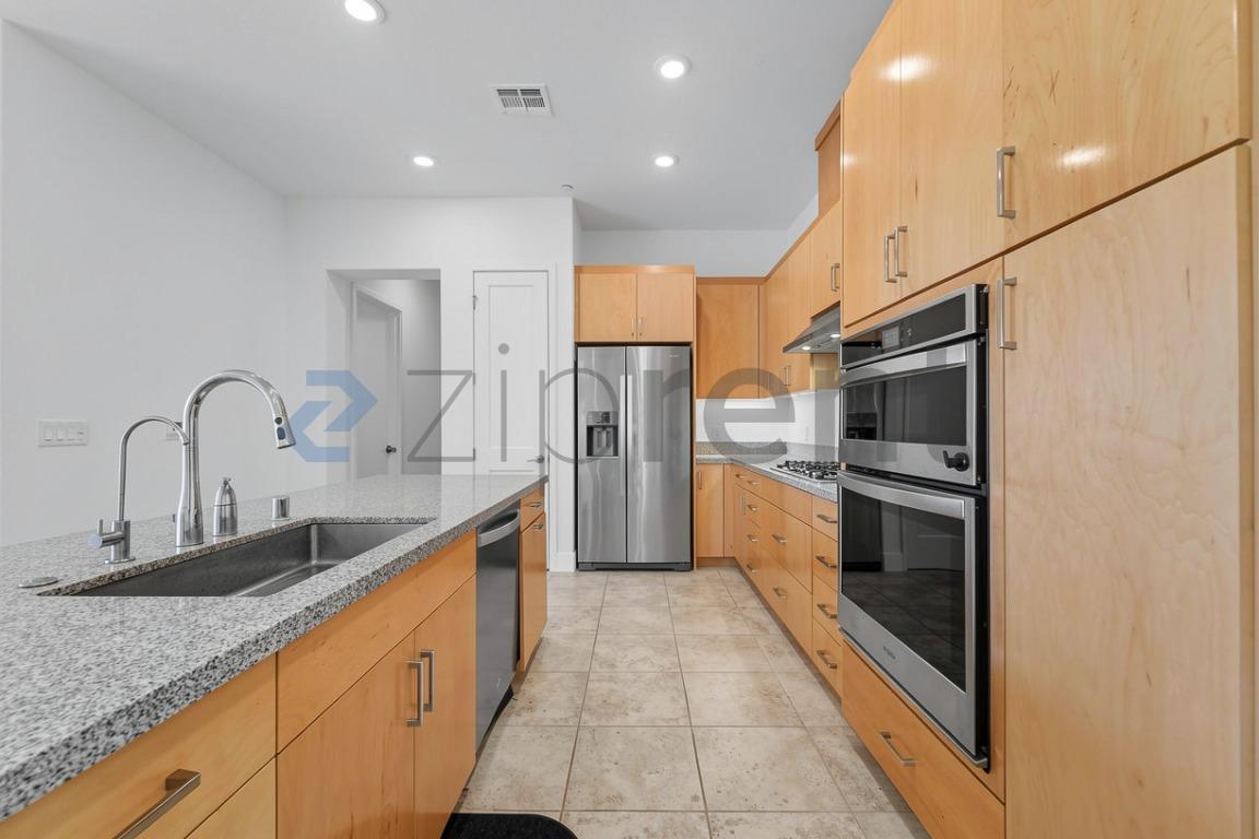 Building Photo - Unit 407