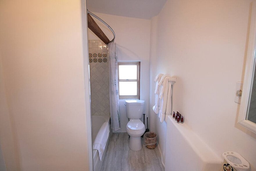 Building Photo - 250 Closson St